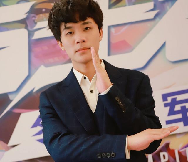 dyg确认下赛季首发五人不会变不会下萧玦久诚转会已成定局