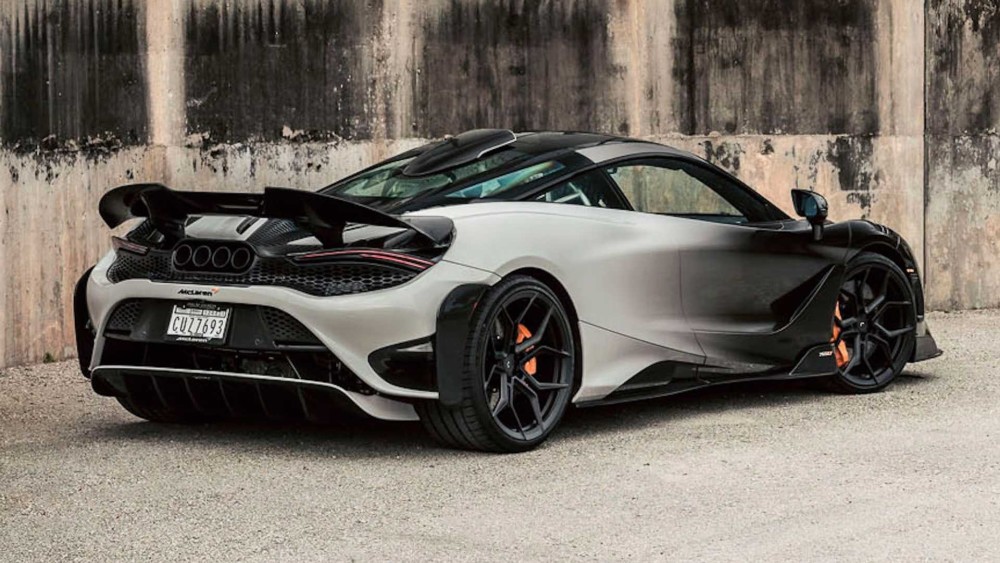 渐变色的迈凯伦765lt 再配上一双运动鞋太漂亮啦