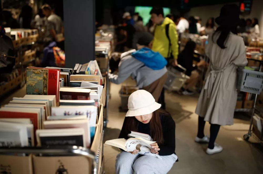 世界读书日:"多抓鱼"创始人猫助和她的二手书之旅|青腾树下_腾讯新闻