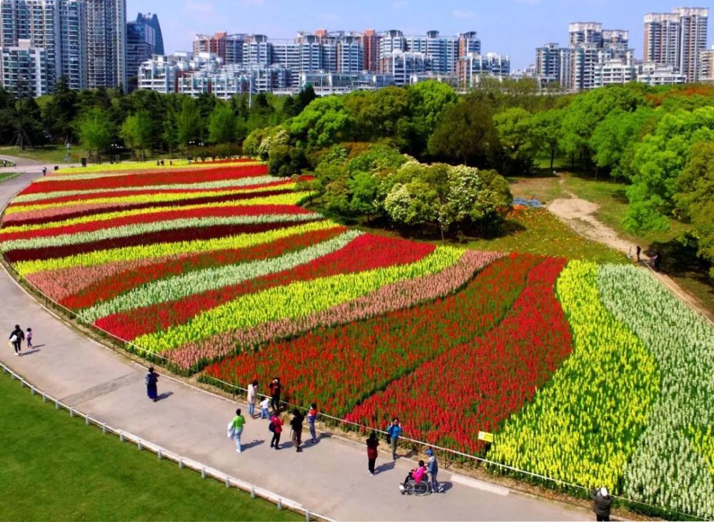 世紀公園位於上海浦東錦繡路1001號 總面積140餘萬平方米 2000年建成