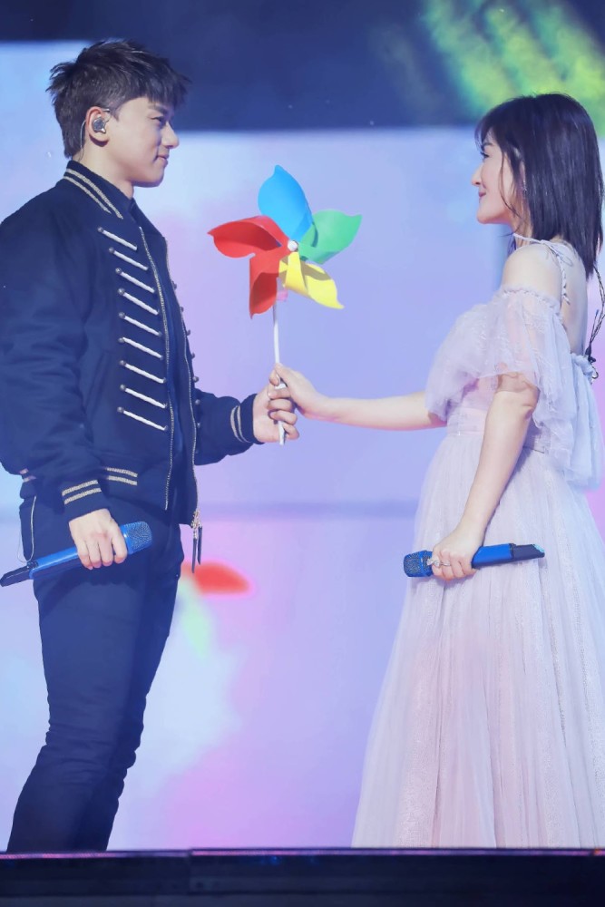 神仙爱情,张杰深情为跳跳俏俏讲睡前故事,谢娜一旁笑呵呵