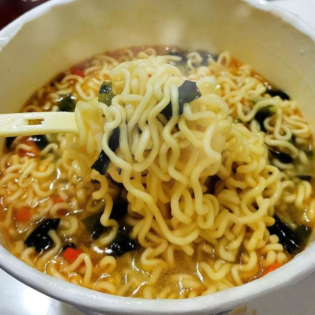 大学宿舍里公认"最好吃"的5种泡面,最后一种,飘香十里!_腾讯新闻