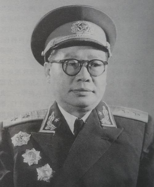 解放后王家烈见到钟赤兵,道歉:我罪孽深重,打掉将军一条腿