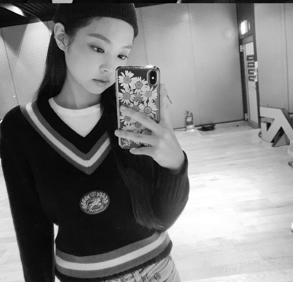 jennie镜面自拍合集来了百般风情男女通杀太有氛围感了