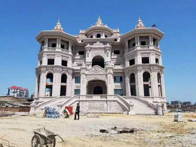 在福建农村3层5层的别墅都叫平房八九百平宫殿才算别墅