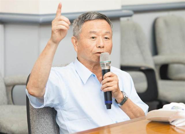 批民进党防疫双标,前卫生官员预测台湾疫情可能恶化如日本