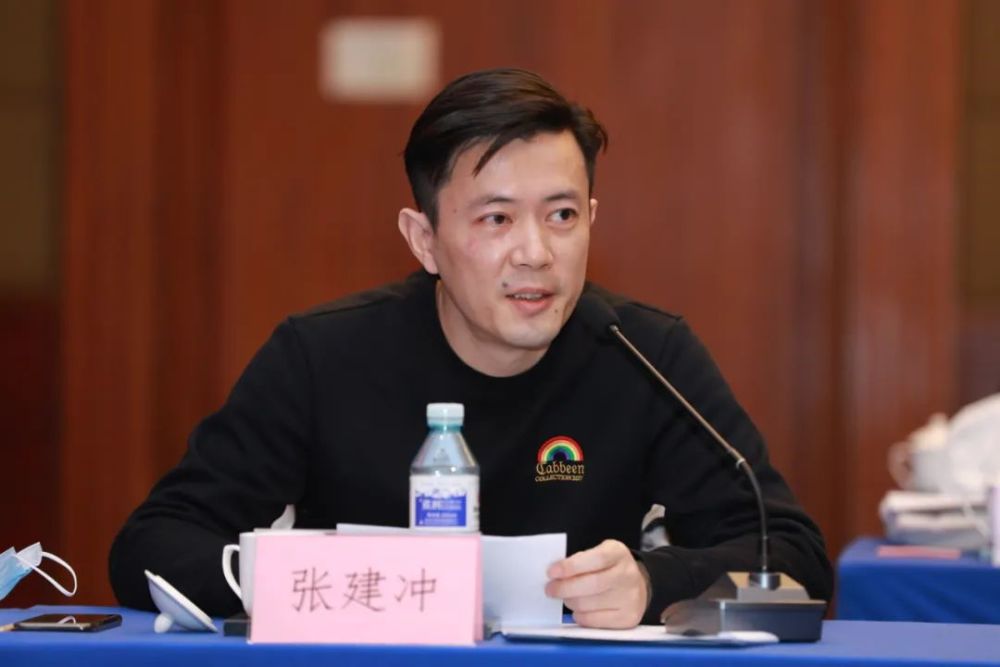 东方卫视影视剧运营部副总经理张建冲认为,《大江大河2》唤起了亲历者