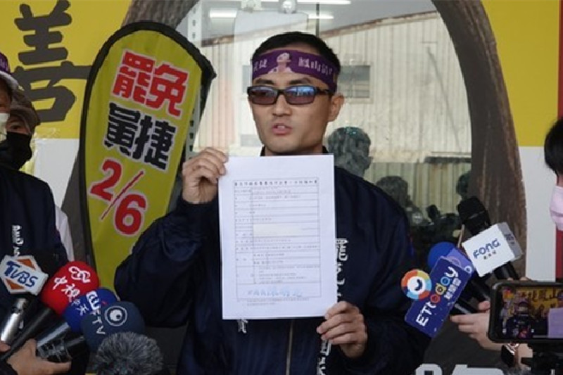 此外,黄捷还呼吁台湾社会各界在评论她的罢免投票时,应该思考一下罢免