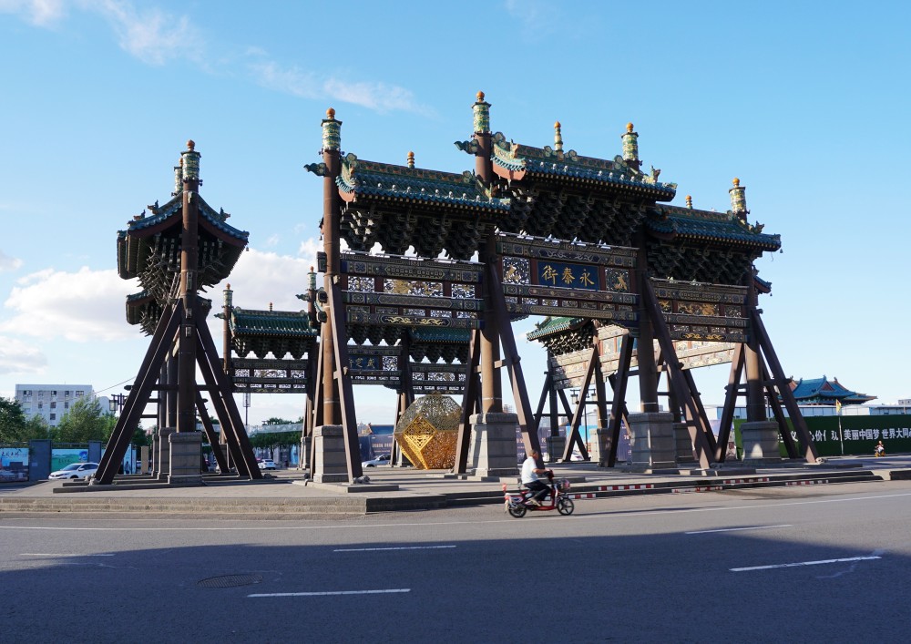 清远街贯穿大同古城东西集中了大同市内最主要的景点