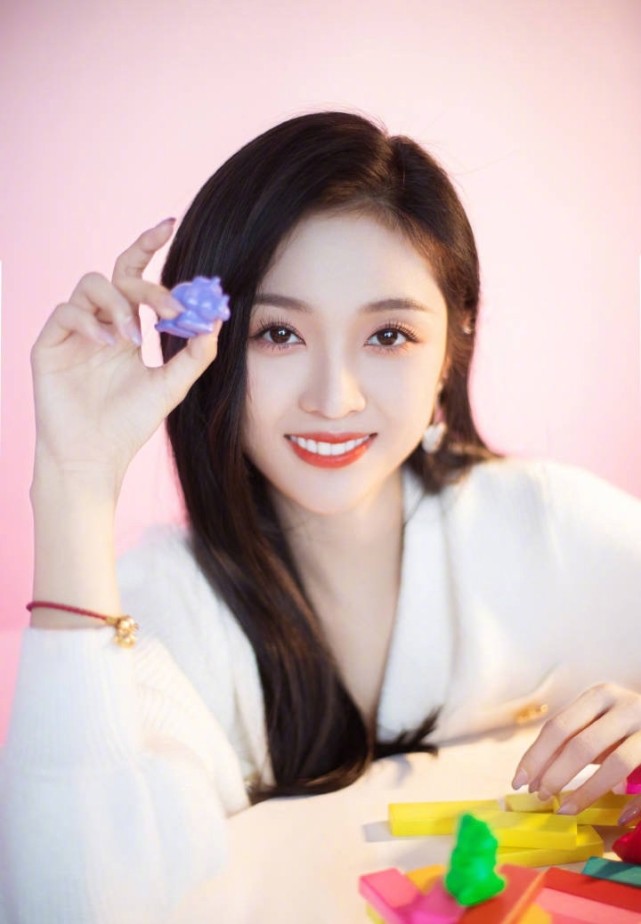 吴宣仪童趣庆生图