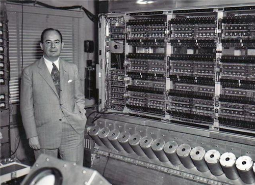 他发明了世界上第一台计算机,却被美国隐藏35年,只因他来自中国