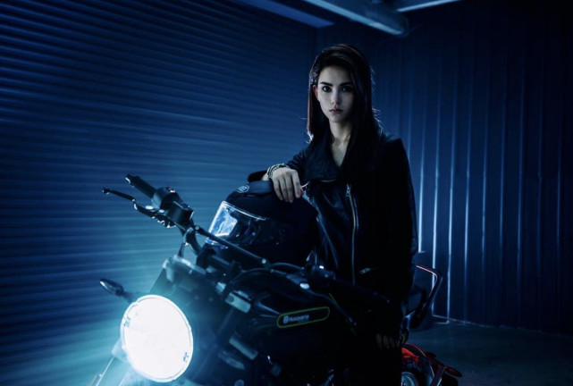 叱咤风云昆凌暗黑皮衣甩甜美风造型巧思曝光网友超用心