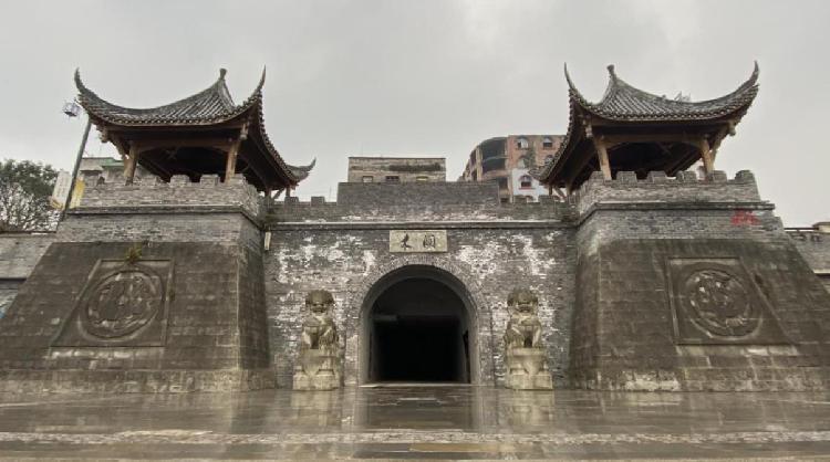 千年古镇新年俗 年货拼着买……_腾讯新闻