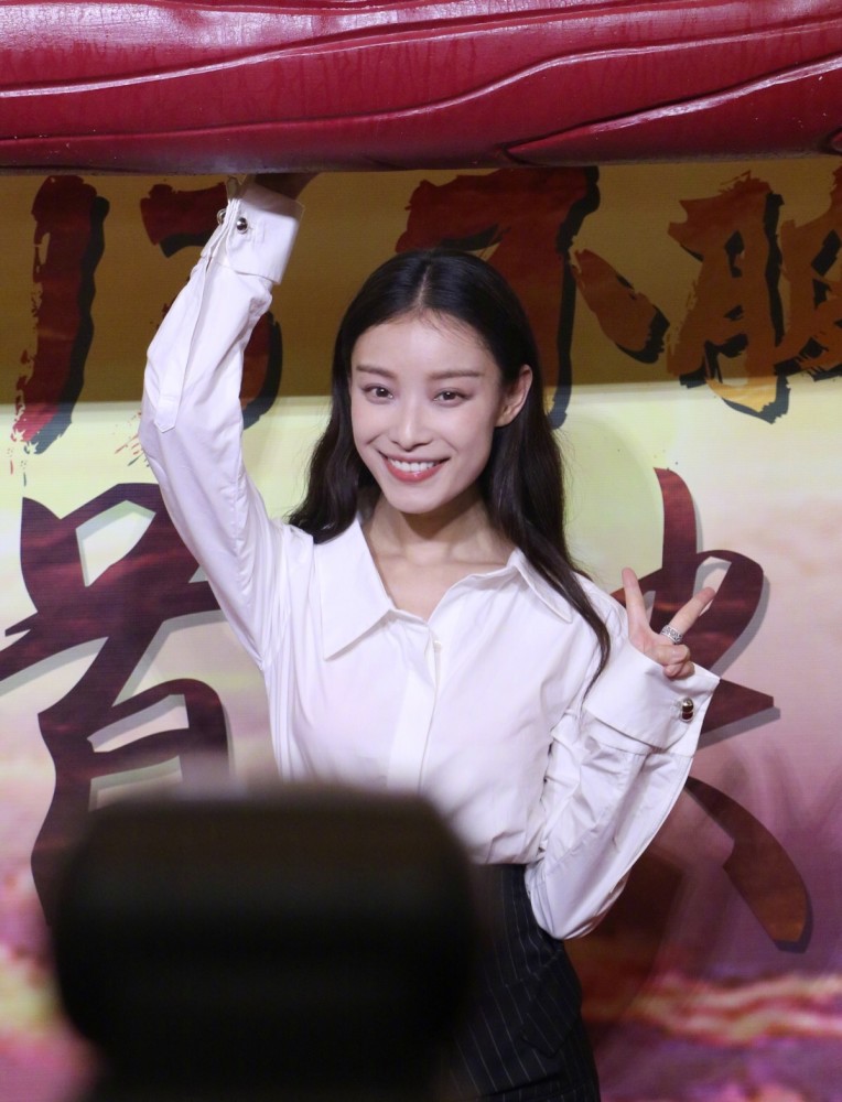倪妮67这样来穿,青春又时尚_腾讯新闻