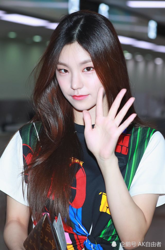 redvelvet姜涩琪的单眼皮和妍雨的双眼皮你会怎么选择