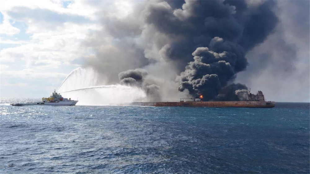 福莱斯特号航母是美国在二战后建造的第一艘大型航母,其采用了大量