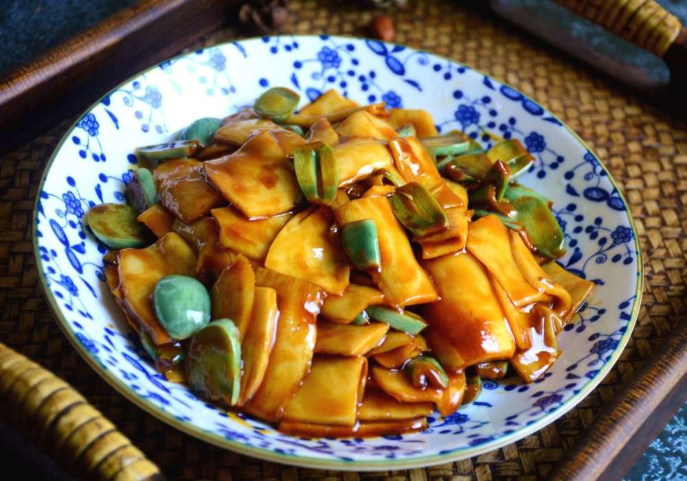 腊八蒜和杏鲍菇是绝配,腊月要常吃,简单一做,好吃到汤汁都不剩 - 新宇