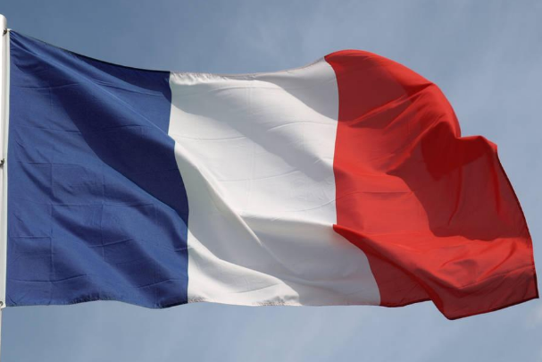 世上把白旗当国旗的国家,使用了百年之久,如今是联合国五常之一_腾讯