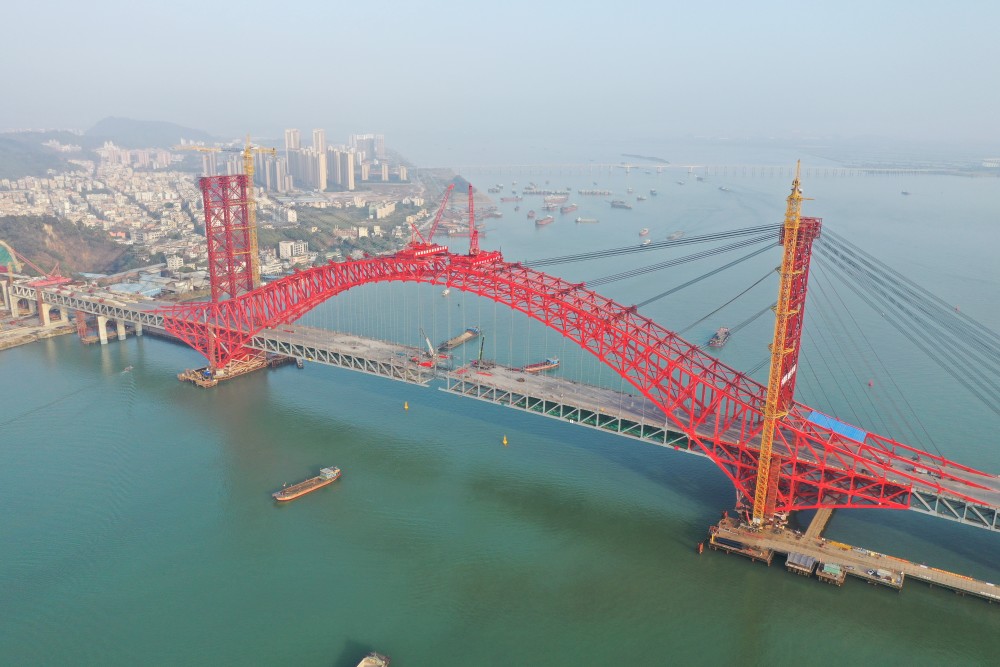 广州南沙明珠湾大桥拱肋和主梁合龙