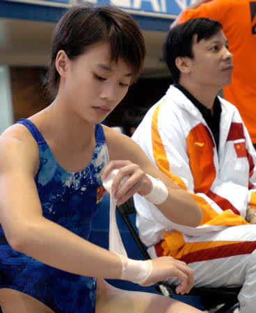 最美跳水姐妹花,妹妹退役国外深造,世界冠军姐姐湮没无闻