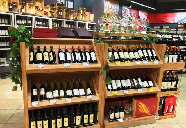 超市20元一瓶的红酒能喝吗?酿酒师傅终于说出"猫腻",句句真理
