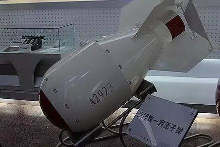 中国第一颗原子弹完成了武器化后于1965年5月14日进行我国第一颗核