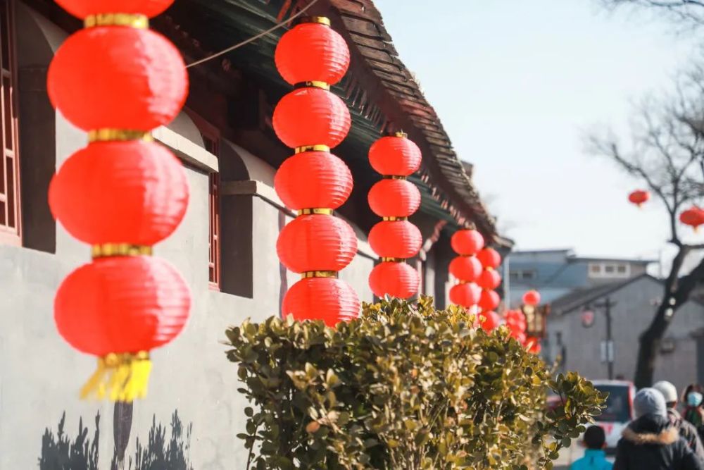 年味渐浓模式口大街挂起红灯笼喜迎新春