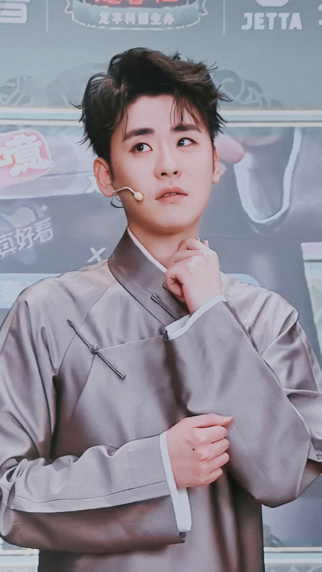 张云雷频繁接触央视节目邀约暴增封杀令已经取消了