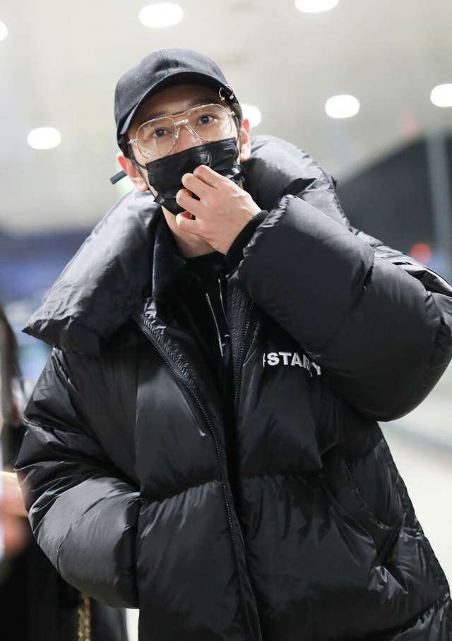 黄晓明戴眼镜出乎意料地好看文雅大气还显嫩一点也没有油腻感