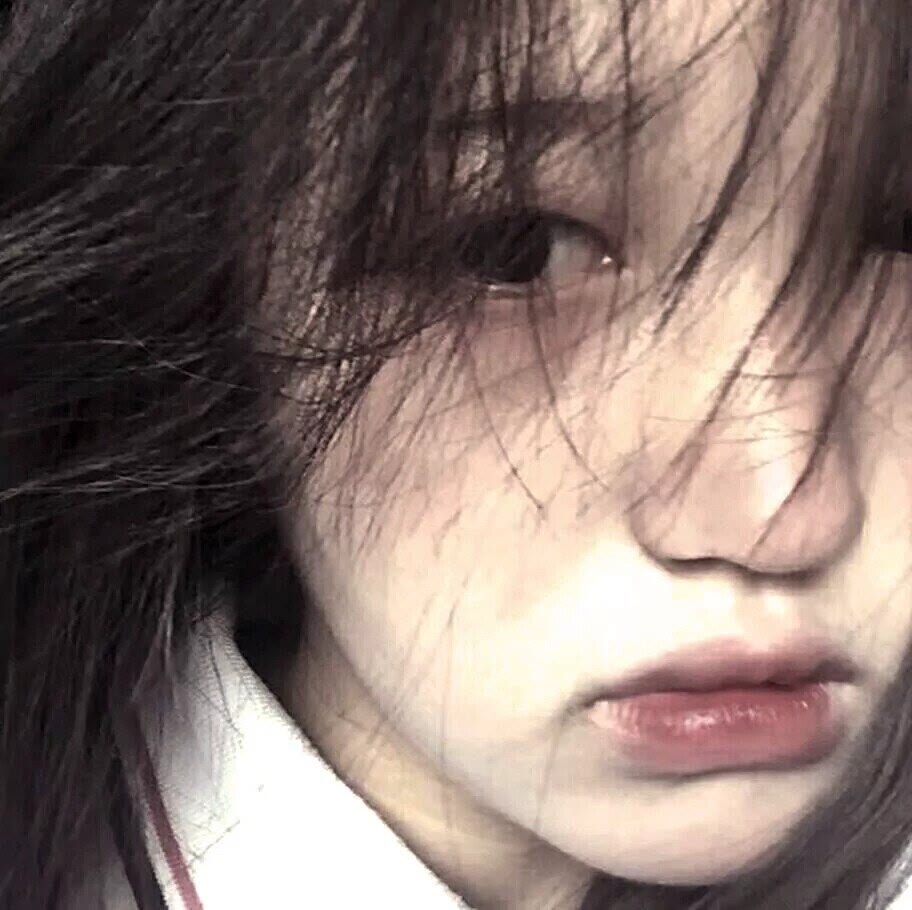 伤感女头:"你一句话我都能回头,但你始终没开口"