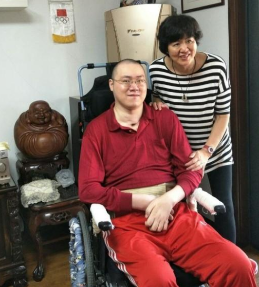 瘫痪12年汤淼很艰难,母亲妻子都"改嫁",征婚6个月无人问津