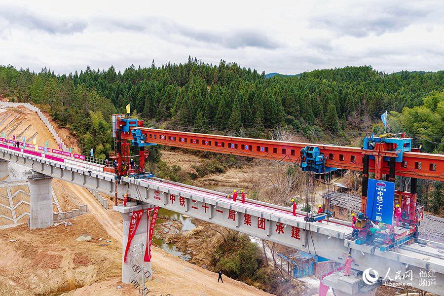 至此,由東南沿海鐵路福建公司主辦,中鐵二十一局承建的興泉鐵路興寧段