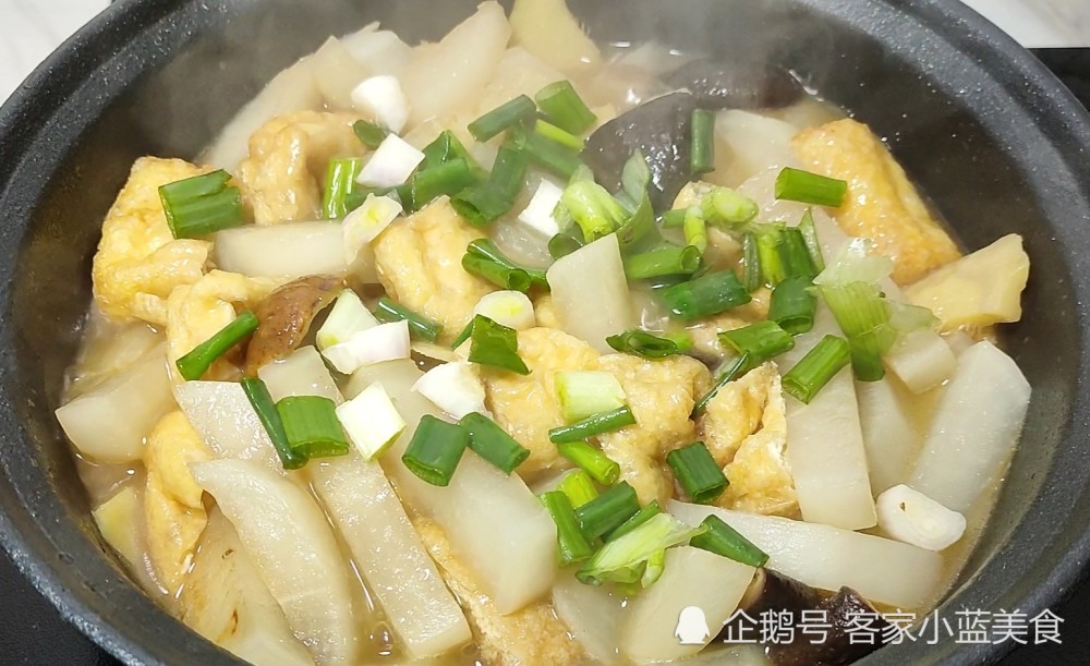 白萝卜搭配油豆腐这样做,萝卜块软嫩入味,汤汁浓稠,味道鲜香又美味,真