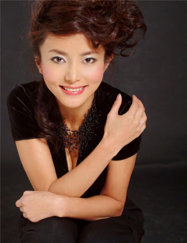 2009年,李钰患癌去世穿婚纱下葬,男友汪雨后来怎么样了?_腾讯新闻