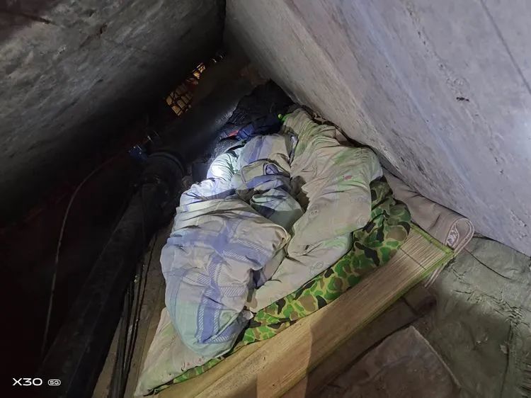 1月6日晚上,郭福红,黄昭华,朱小林,刘华,张书兵,魏煌胜,刘品毅几个