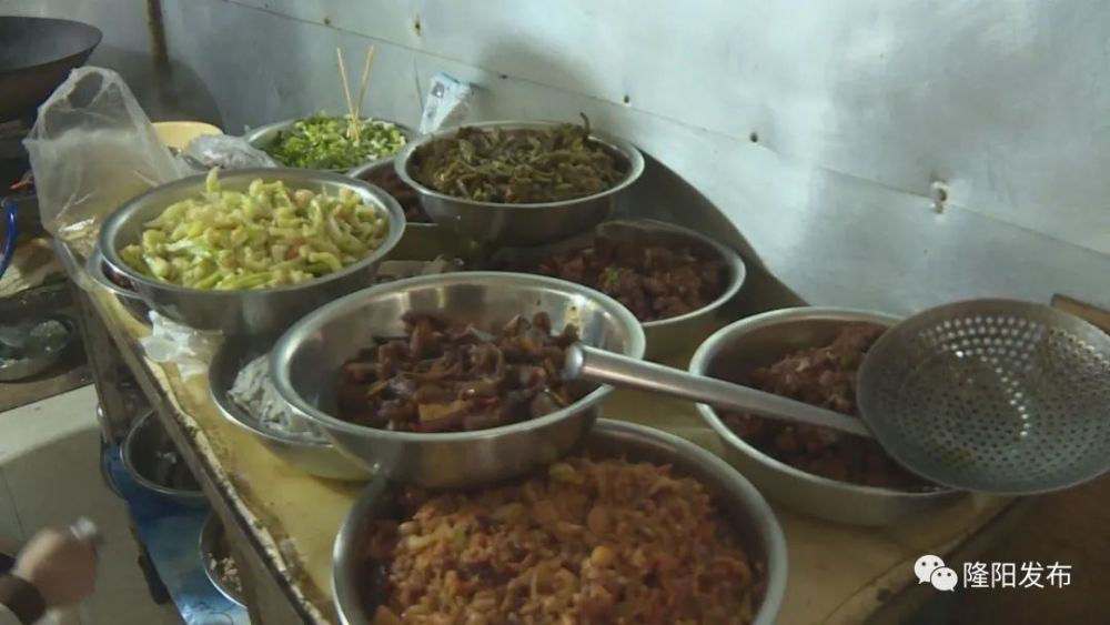 曝光:保山隆阳区部分餐饮店铺卫生隐患多_腾讯新闻