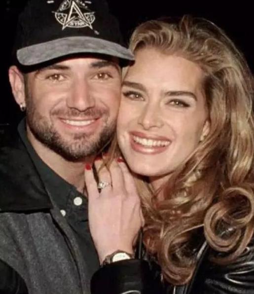 波姬小丝:日本天皇的梦中情人,拒绝迈克尔追求,今55岁优雅依旧