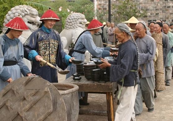 和珅施粥时把石子扔进粥里,几百年以后,他的做法得到世界认可!