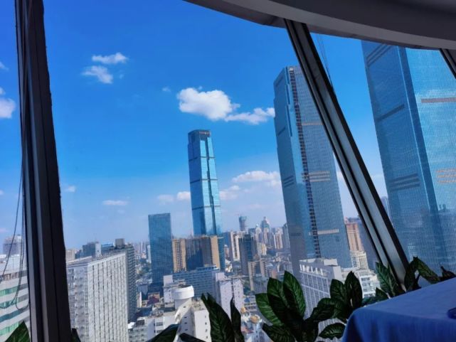 长沙唯一的全景旋转餐厅邀你去打卡