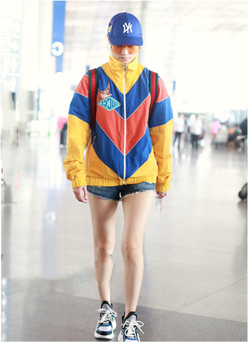 李宇春光腿火了一把