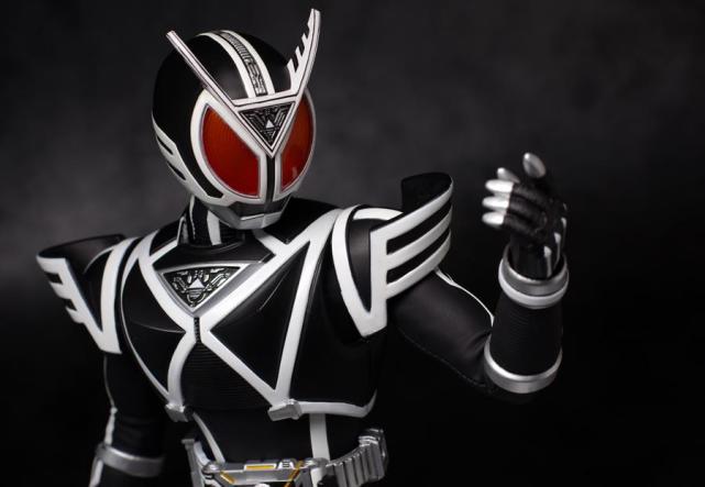 假面骑士faiz:德尔塔拥有众多变身者,被认为最强的只有沙耶!