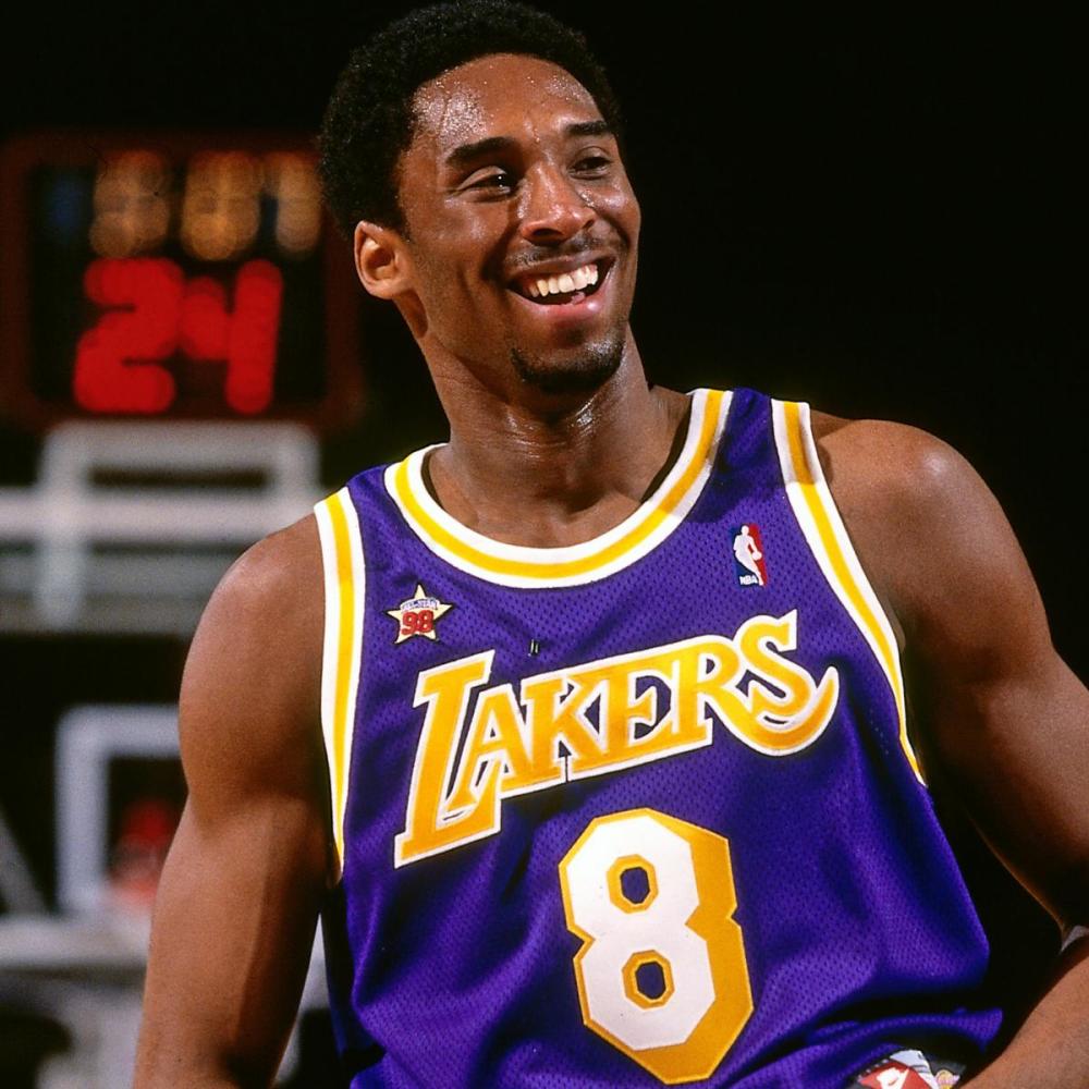 夜空中最亮的星回顾科比18次全明星之旅4次捧杯奖杯被永久命名