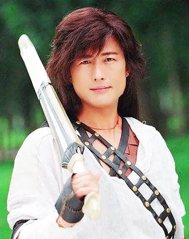 56岁高曙光晒娃,与江珊离婚后娶小16岁富婆,老来得子太宠溺