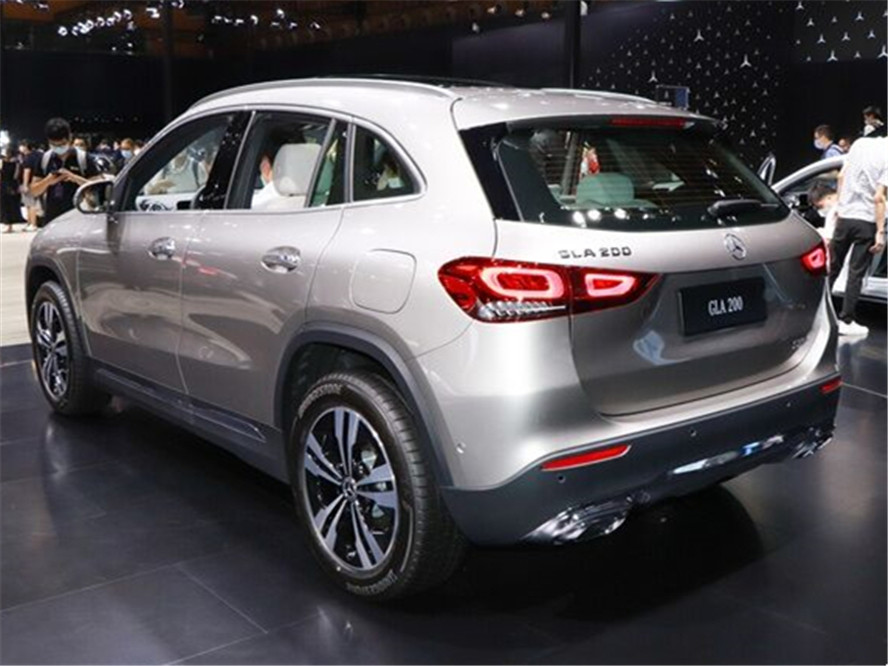 奔驰放下"面子",新车从27.68万跌到21.28万,看内饰q3不香了