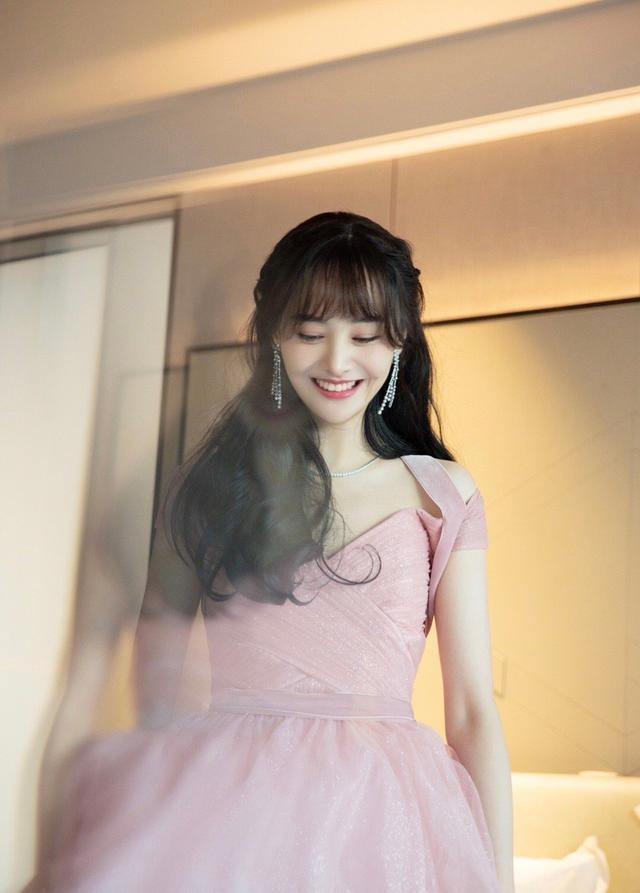 郑爽超大排场火到国外!登bbc热门前十,霸屏英国美国顶流媒体_腾讯新闻