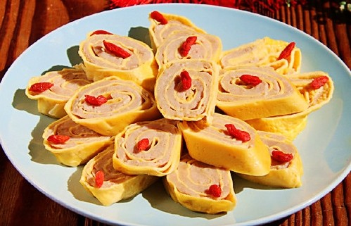 年夜饭,我家最爱吃的一道冷盘菜,色泽金黄,鲜香味美,大人孩子都爱吃!