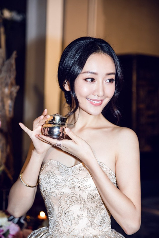 38岁王鸥身材有料美艳十足性感得让人心动