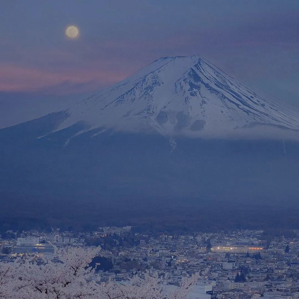 背景圖富士山下