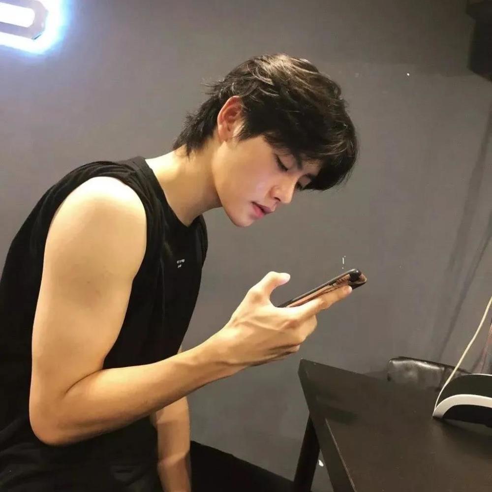 头像壁纸咒术回战送你一朵小红花肖宇梁