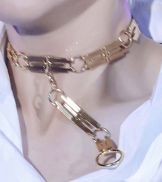 感受一下王俊凯锁骨choker喉结